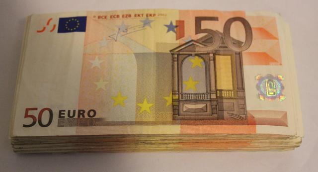 Bundles of 50 Euro - free image