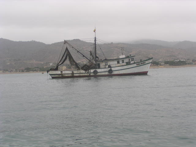 Fishing ship - free image