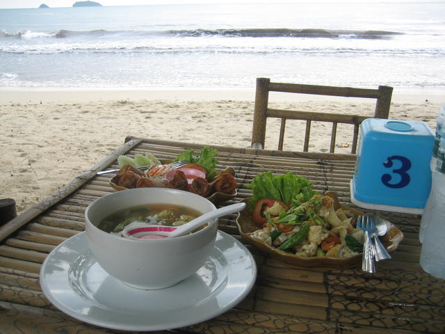 lunch at beach - free image