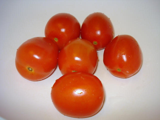 Red tomatoes. - free image