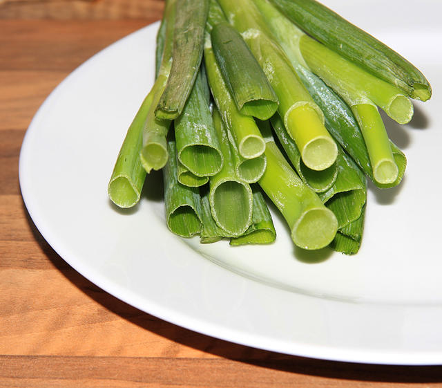 Spring onion on the white plate - free image