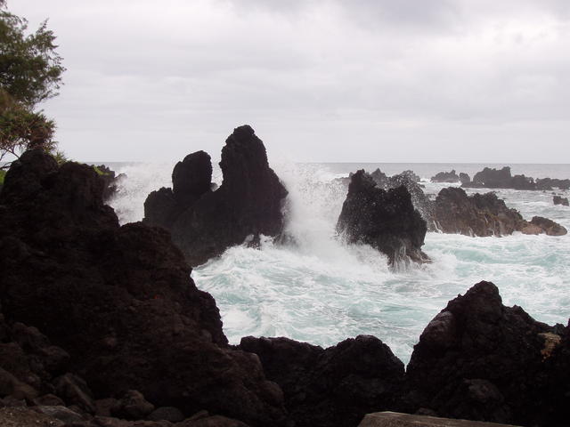 waves crashing on the cliffs - free image
