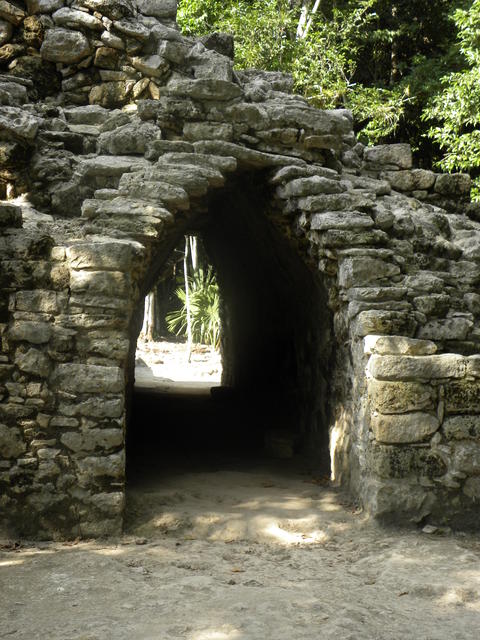 a small dark tunnel - free image