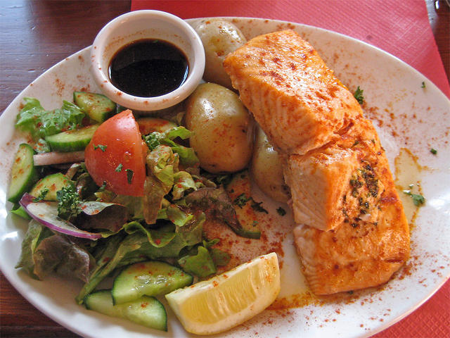 Baked salmon fillet - free image