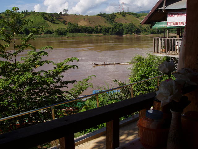 Beautiful  lake side restaurant - free image