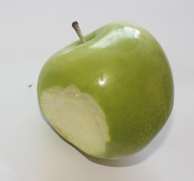 biting an apple - free image