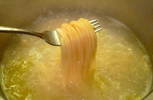boiling spaghetti - free image