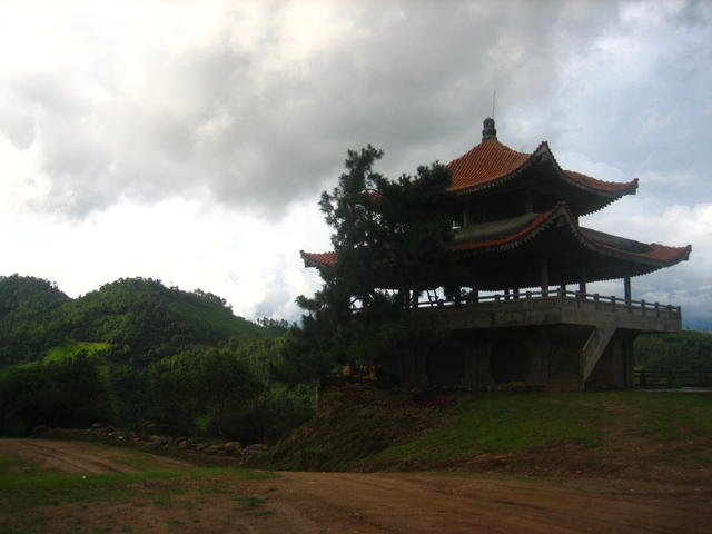 buddhist temple at dusk - free image