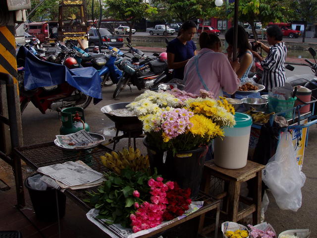 busy market place - free image