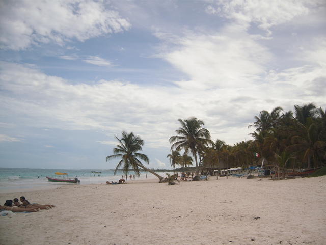 busy tourists' beach - free image