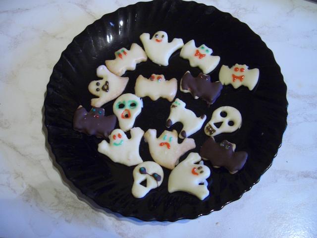 funny cookies for halloween - free image
