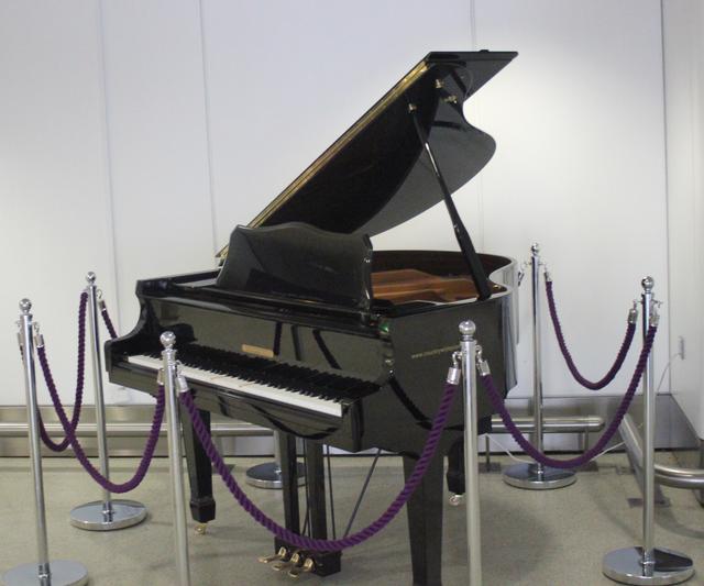 Grand Piano - free image