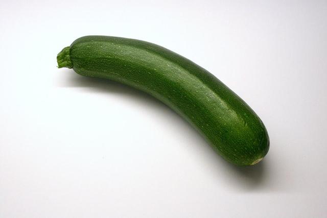 green zucchini - free image