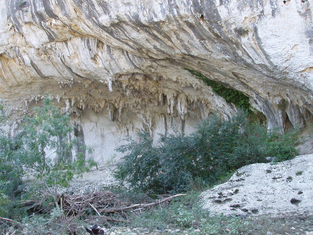 GREENS UNDER THE ROCK - free image