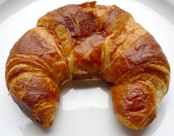 lye croissant