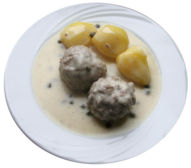meat balls in white sauce - free image
