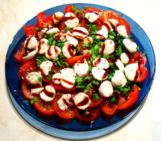 mozarella salad - free image