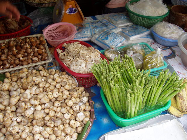 Mushrooms and vegetables - free image