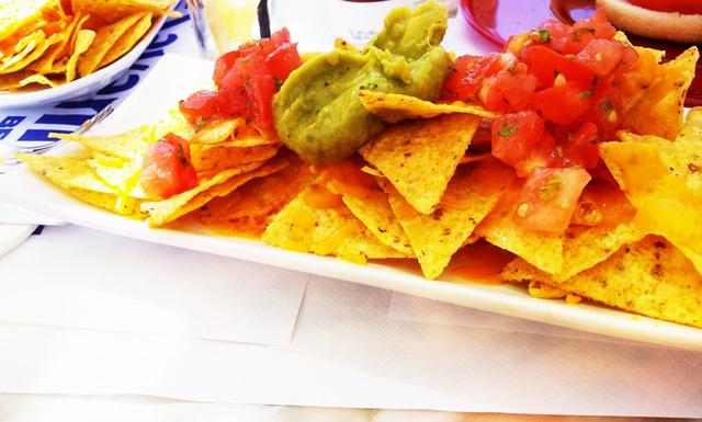 nachos on plate - free image