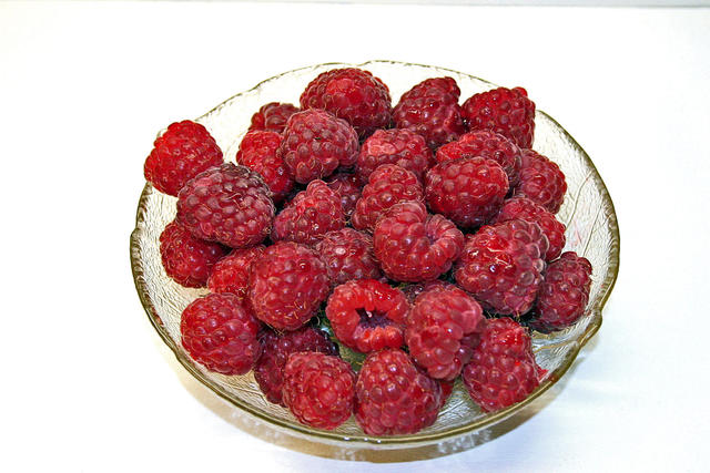 raspberries in bowl - free image