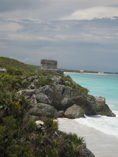 seaside view of El Castillo - free image