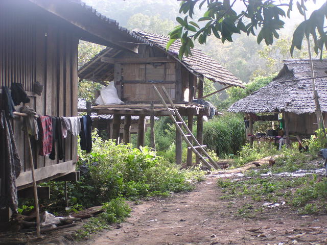 Simple huts - free image