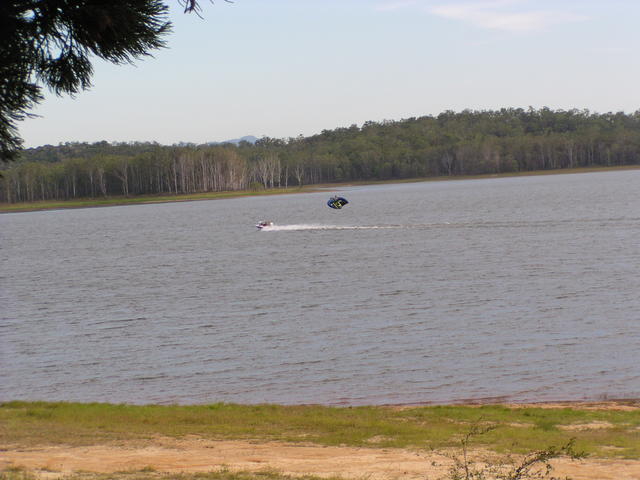 Skiing in the lagoon - free image