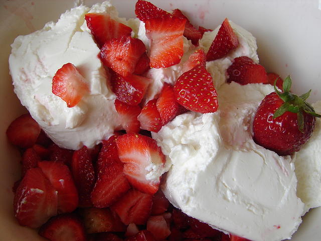 strawberries with vanilla icecream - free image