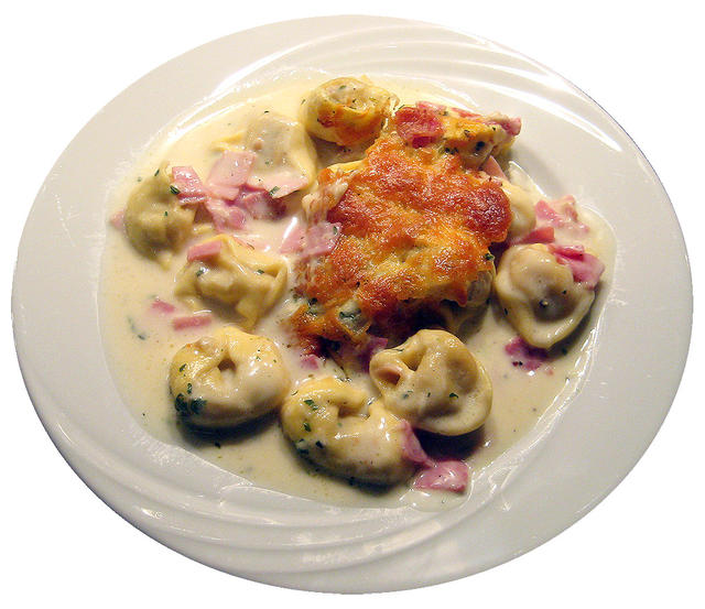 tortellini in cheese sauce - free image