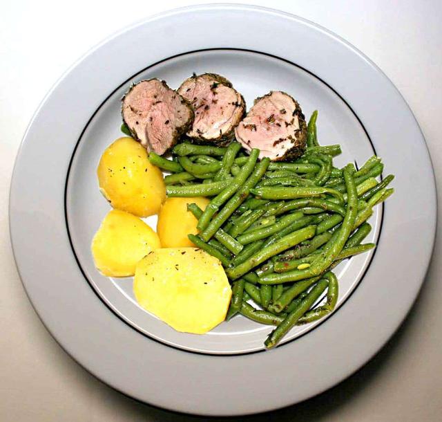 tossed vegetables and meat fillets - free image