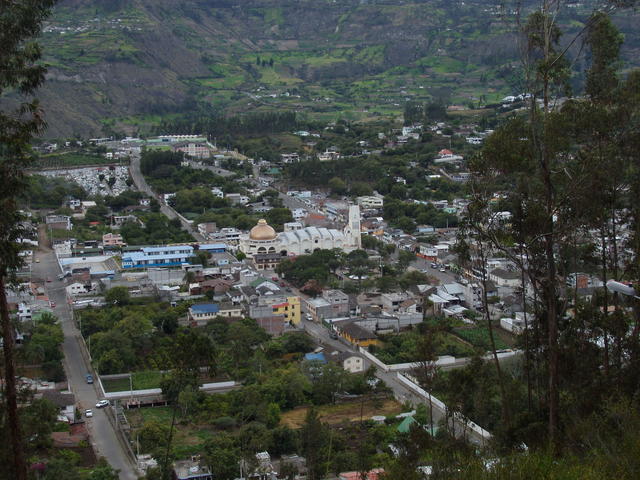 town in a valley - free image