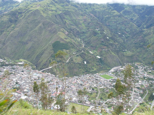 town in the mountain valley - free image