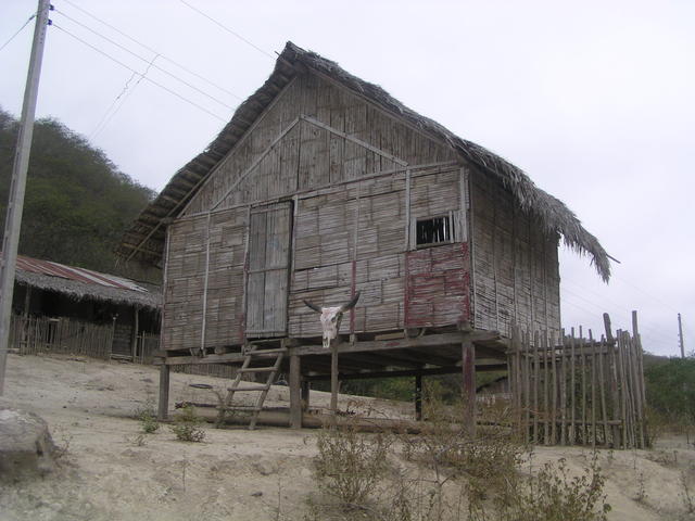 traditional equadorian house - free image