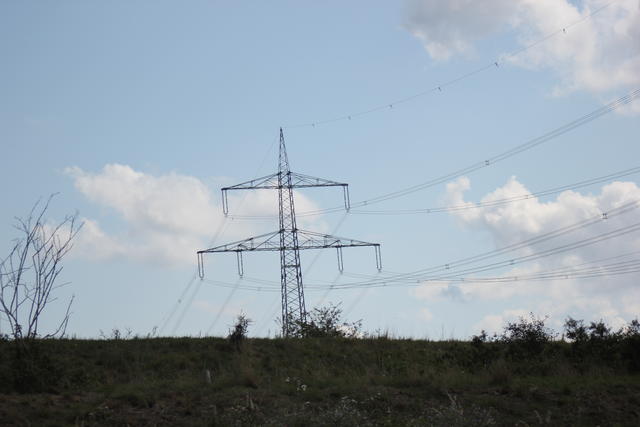 Transmission tower - free image