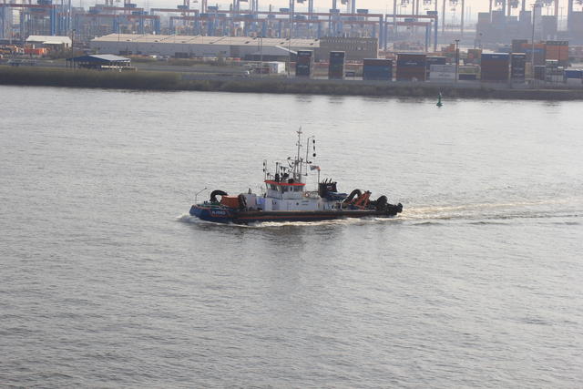 tugboat moving - free image