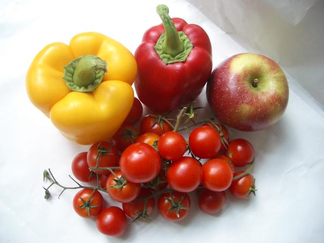 Vegetables and an apple - free image